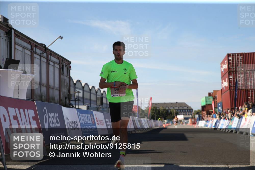 03.10.2025 - Köhlbrandbrückenlauf Jannik Wohlers http://msf.ph/oto/9125815 03.10.2025 12:50:39 Ziel 6248 meine-sportfotos.de