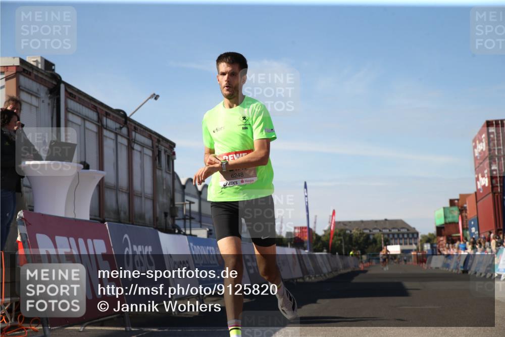 03.10.2025 - Köhlbrandbrückenlauf Jannik Wohlers http://msf.ph/oto/9125820 03.10.2025 12:50:39 Ziel 6248 meine-sportfotos.de
