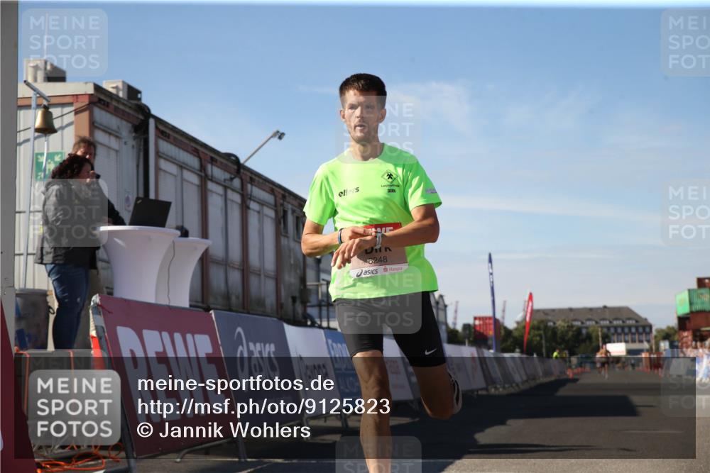 03.10.2025 - Köhlbrandbrückenlauf Jannik Wohlers http://msf.ph/oto/9125823 03.10.2025 12:50:39 Ziel 6248 meine-sportfotos.de