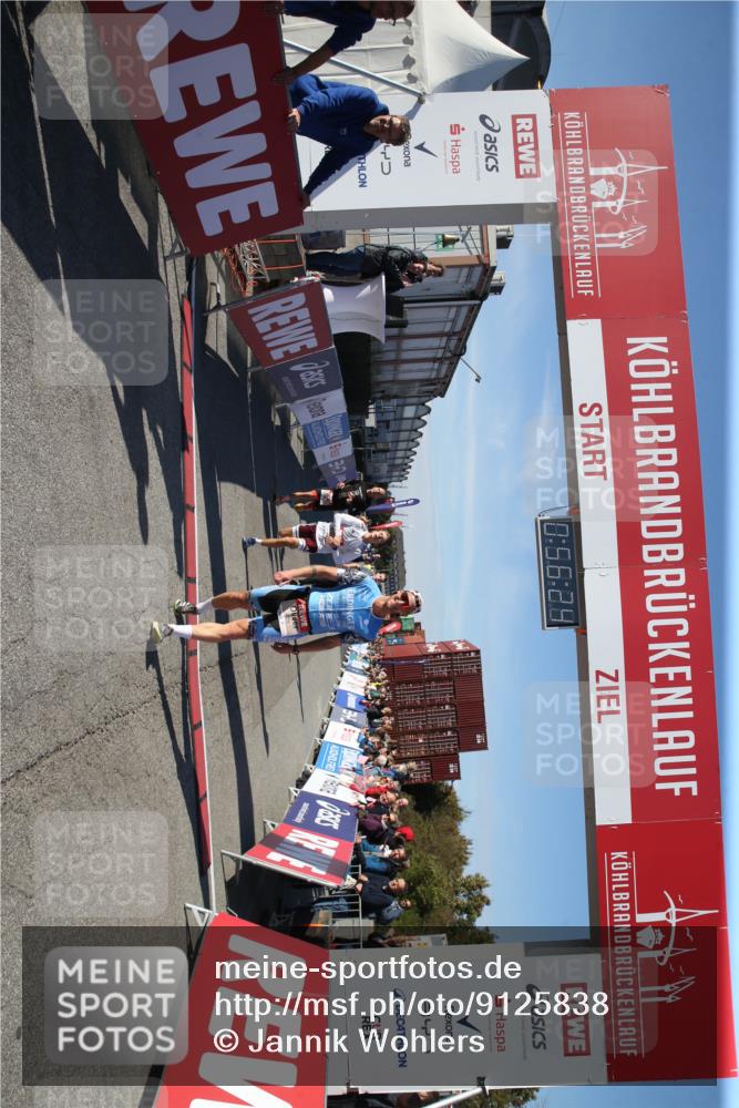 03.10.2025 - Köhlbrandbrückenlauf Jannik Wohlers http://msf.ph/oto/9125838 03.10.2025 12:56:25 Ziel 4028, 4050, 4078, 4166, 4170, 4231, 4478, 5957, 6266 meine-sportfotos.de