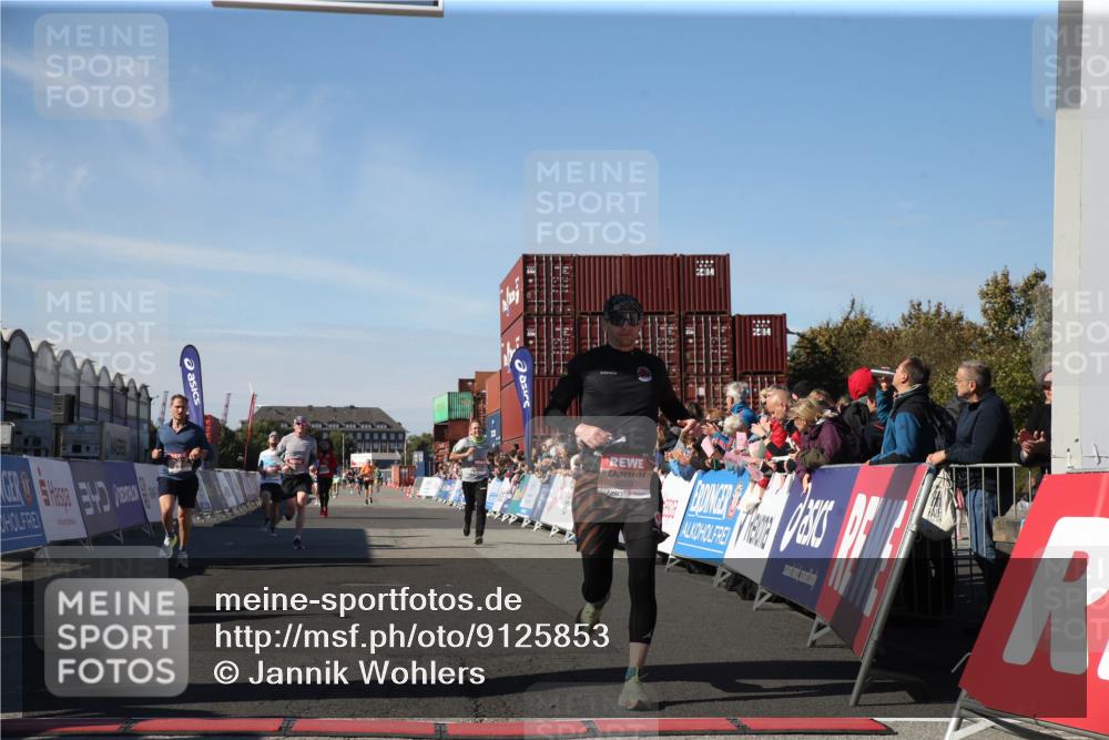 03.10.2025 - Köhlbrandbrückenlauf Jannik Wohlers http://msf.ph/oto/9125853 03.10.2025 12:57:31 Ziel 4105, 4150, 4186, 4518, 6015, 6020, 6122, 6767 meine-sportfotos.de