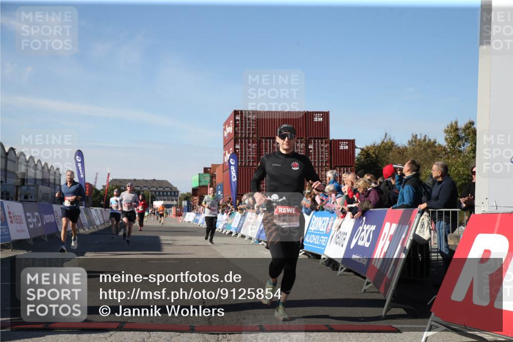 03.10.2025 - Köhlbrandbrückenlauf Jannik Wohlers http://msf.ph/oto/9125854 03.10.2025 12:57:31 Ziel 4105, 4150, 4186, 4518, 6015, 6020, 6122, 6767 meine-sportfotos.de