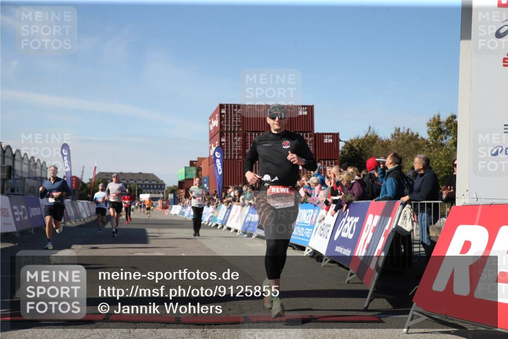 03.10.2025 - Köhlbrandbrückenlauf Jannik Wohlers http://msf.ph/oto/9125855 03.10.2025 12:57:31 Ziel 4105, 4150, 4186, 4518, 6015, 6020, 6122, 6767 meine-sportfotos.de