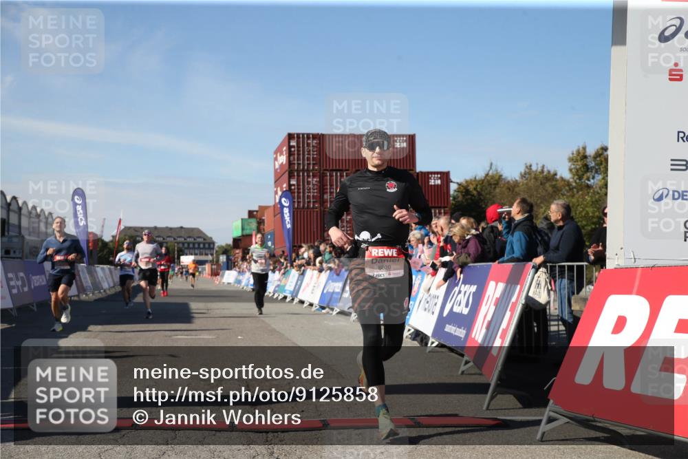 03.10.2025 - Köhlbrandbrückenlauf Jannik Wohlers http://msf.ph/oto/9125858 03.10.2025 12:57:31 Ziel 4105, 4150, 4186, 4518, 6015, 6020, 6122, 6767 meine-sportfotos.de