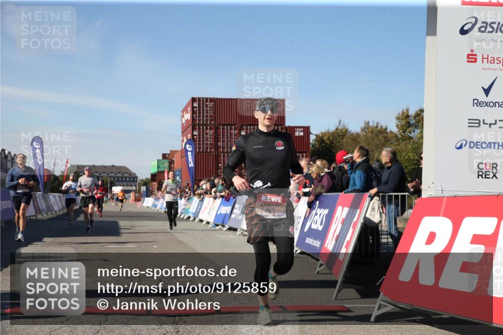 03.10.2025 - Köhlbrandbrückenlauf Jannik Wohlers http://msf.ph/oto/9125859 03.10.2025 12:57:31 Ziel 4105, 4150, 4186, 4518, 6015, 6020, 6122, 6767 meine-sportfotos.de