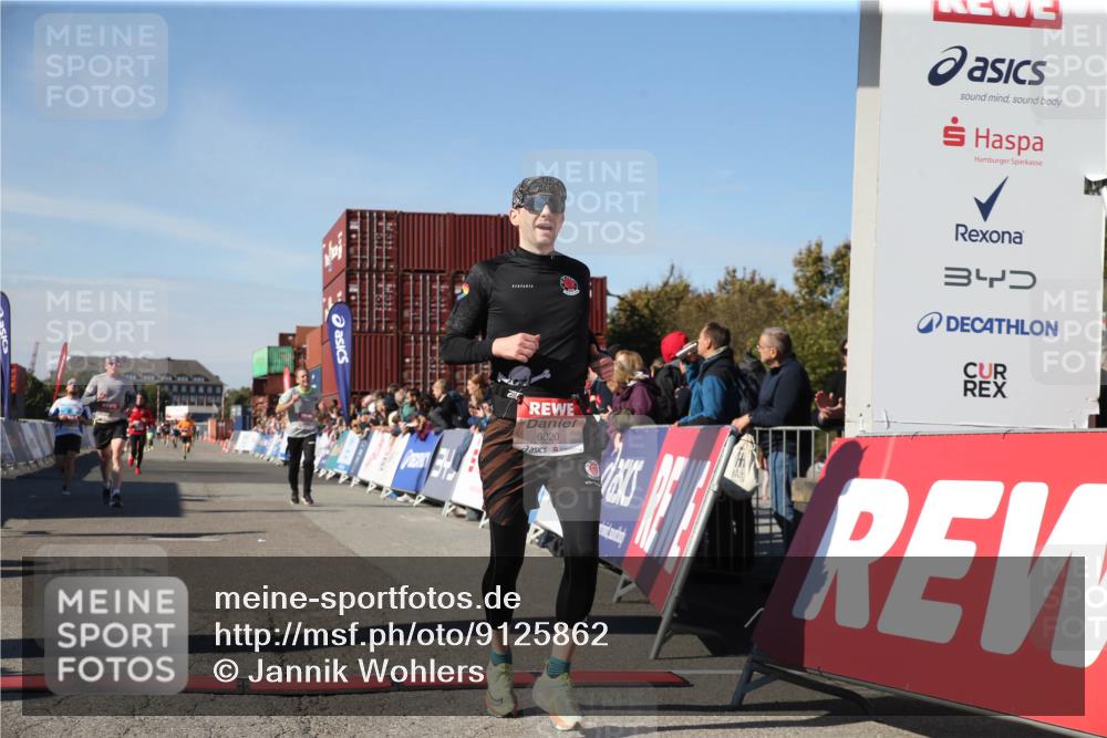 03.10.2025 - Köhlbrandbrückenlauf Jannik Wohlers http://msf.ph/oto/9125862 03.10.2025 12:57:31 Ziel 4105, 4150, 4186, 4518, 6015, 6020, 6122, 6767 meine-sportfotos.de