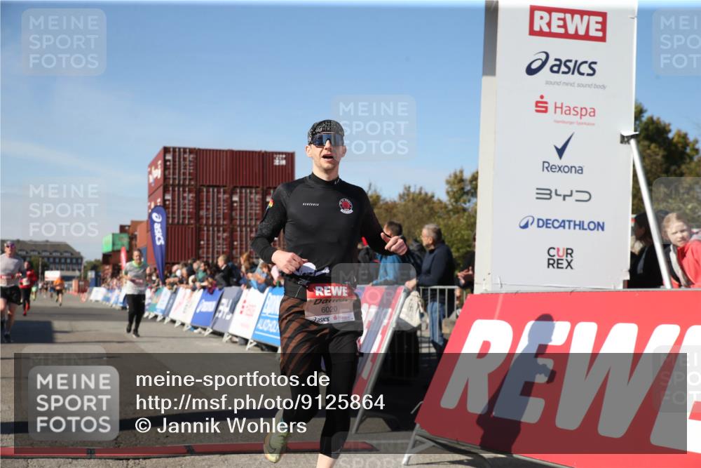 03.10.2025 - Köhlbrandbrückenlauf Jannik Wohlers http://msf.ph/oto/9125864 03.10.2025 12:57:31 Ziel 4105, 4150, 4186, 4518, 6015, 6020, 6122, 6767 meine-sportfotos.de
