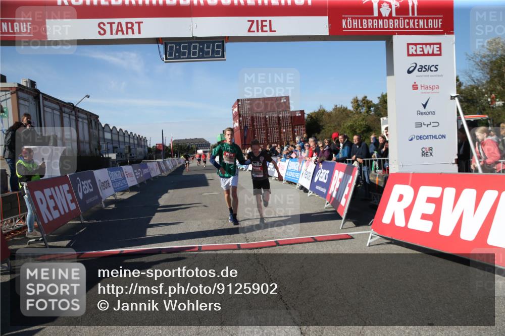 03.10.2025 - Köhlbrandbrückenlauf Jannik Wohlers http://msf.ph/oto/9125902 03.10.2025 12:58:45 Ziel 4148, 4241, 5824, 6167 meine-sportfotos.de