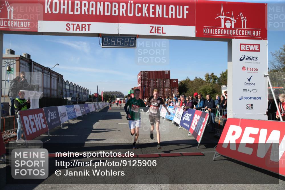 03.10.2025 - Köhlbrandbrückenlauf Jannik Wohlers http://msf.ph/oto/9125906 03.10.2025 12:58:45 Ziel 4148, 4241, 5824, 6167 meine-sportfotos.de