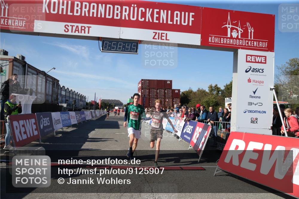 03.10.2025 - Köhlbrandbrückenlauf Jannik Wohlers http://msf.ph/oto/9125907 03.10.2025 12:58:46 Ziel 4148, 4368, 5824, 6167 meine-sportfotos.de