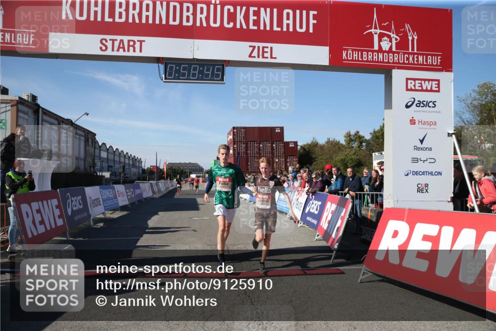 03.10.2025 - Köhlbrandbrückenlauf Jannik Wohlers http://msf.ph/oto/9125910 03.10.2025 12:58:46 Ziel 4148, 4368, 5824, 6167 meine-sportfotos.de