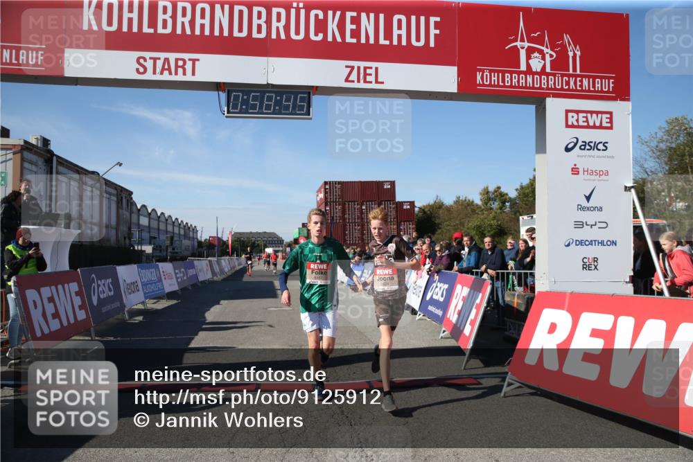 03.10.2025 - Köhlbrandbrückenlauf Jannik Wohlers http://msf.ph/oto/9125912 03.10.2025 12:58:46 Ziel 4148, 4368, 5824, 6167 meine-sportfotos.de