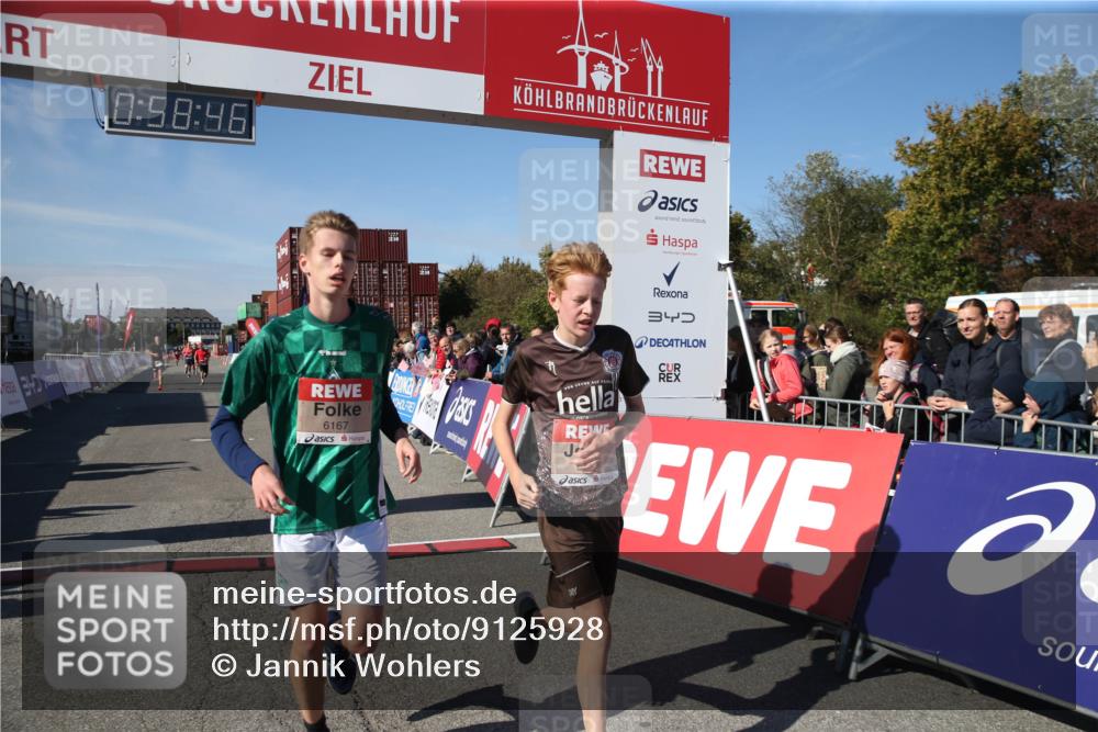 03.10.2025 - Köhlbrandbrückenlauf Jannik Wohlers http://msf.ph/oto/9125928 03.10.2025 12:58:47 Ziel 4148, 4368, 5824, 6167 meine-sportfotos.de