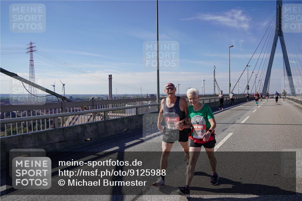 03.10.2025 - Köhlbrandbrückenlauf Michael Burmester http://msf.ph/oto/9125988 03.10.2025 13:10:40 Position 2 6164, 6165 meine-sportfotos.de