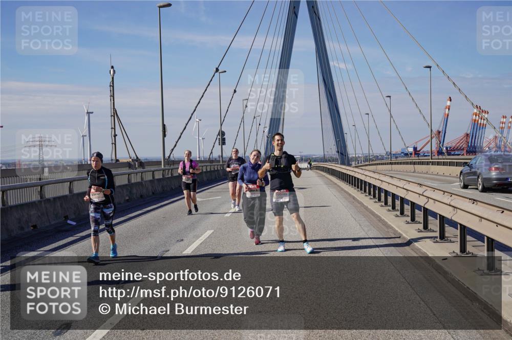 03.10.2025 - Köhlbrandbrückenlauf Michael Burmester http://msf.ph/oto/9126071 03.10.2025 13:10:53 Position 2  meine-sportfotos.de