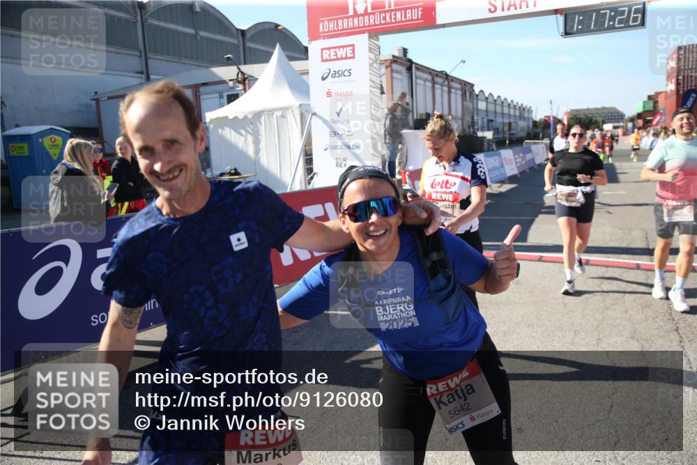 03.10.2025 - Köhlbrandbrückenlauf Jannik Wohlers http://msf.ph/oto/9126080 03.10.2025 13:17:26 Ziel 4404, 4686, 4746, 4818, 4988, 5007, 5008, 5031, 5638, 5642, 5890, 5943, 6069, 6389, 6710 meine-sportfotos.de