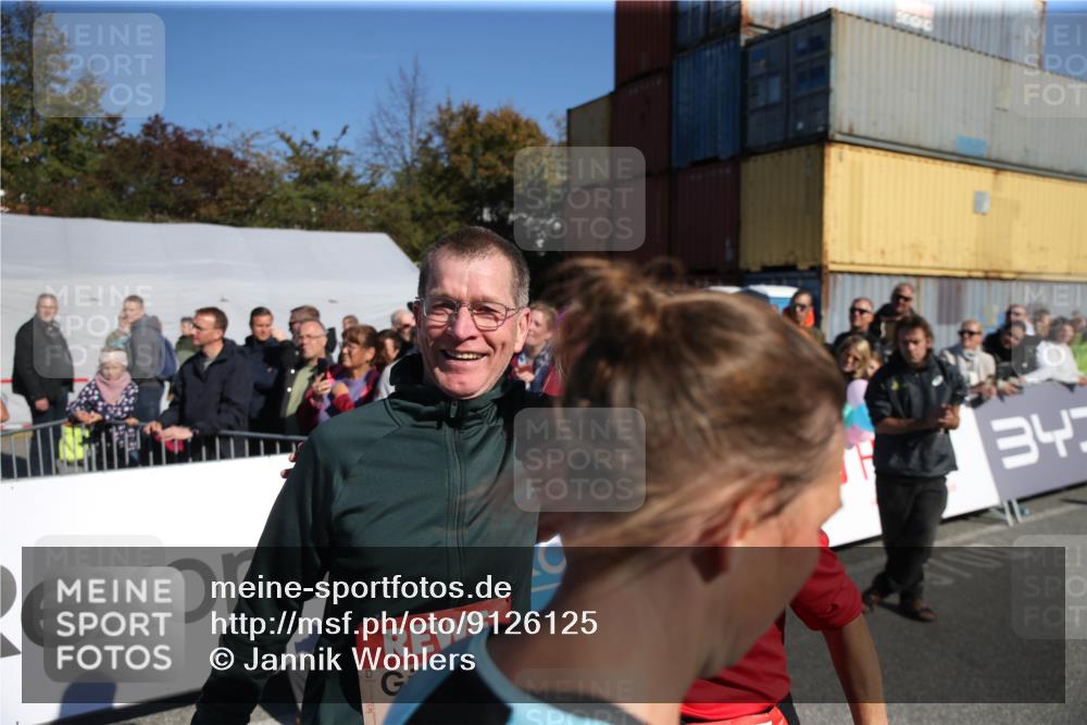 03.10.2025 - Köhlbrandbrückenlauf Jannik Wohlers http://msf.ph/oto/9126125 03.10.2025 13:20:17 Ziel 4397, 4402, 4565, 4571, 4779, 4994, 5144, 5160, 5456, 5481, 5672, 5683, 5850, 6035, 6136, 6589 meine-sportfotos.de