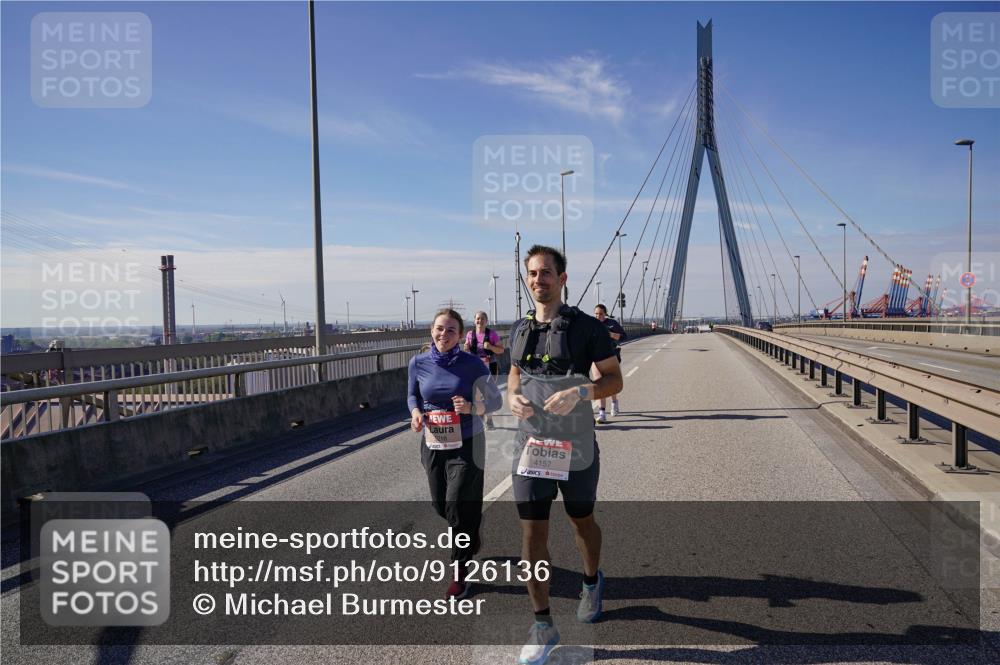 03.10.2025 - Köhlbrandbrückenlauf Michael Burmester http://msf.ph/oto/9126136 03.10.2025 13:10:57 Position 2 4157 meine-sportfotos.de