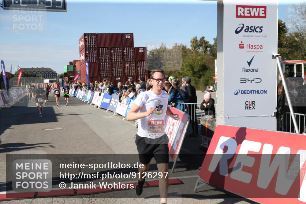 03.10.2025 - Köhlbrandbrückenlauf Jannik Wohlers http://msf.ph/oto/9126297 03.10.2025 13:21:53 Ziel 4064, 4067, 4139, 4843, 5329, 5345, 5901, 5981, 6005, 6532, 6662, 6684, 6687 meine-sportfotos.de