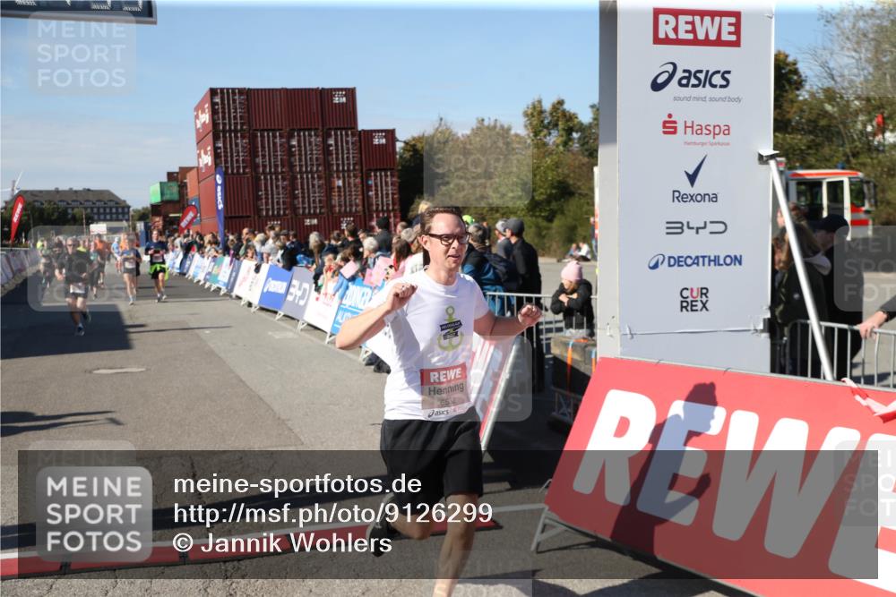 03.10.2025 - Köhlbrandbrückenlauf Jannik Wohlers http://msf.ph/oto/9126299 03.10.2025 13:21:53 Ziel 4064, 4067, 4139, 4843, 5329, 5345, 5901, 5981, 6005, 6532, 6662, 6684, 6687 meine-sportfotos.de