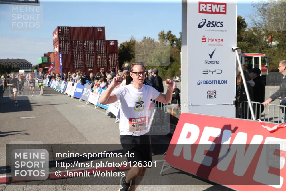 03.10.2025 - Köhlbrandbrückenlauf Jannik Wohlers http://msf.ph/oto/9126301 03.10.2025 13:21:53 Ziel 4064, 4067, 4139, 4843, 5329, 5345, 5901, 5981, 6005, 6532, 6662, 6684, 6687 meine-sportfotos.de
