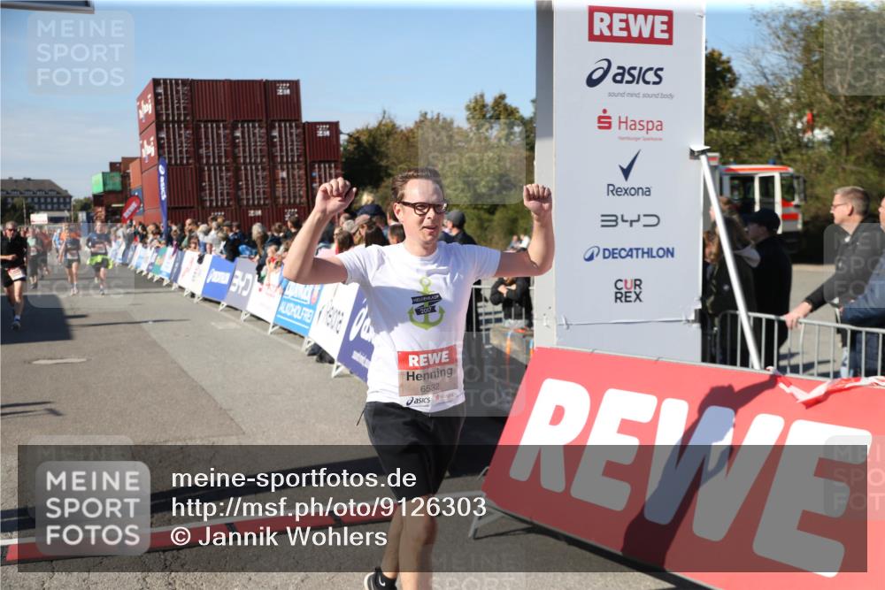 03.10.2025 - Köhlbrandbrückenlauf Jannik Wohlers http://msf.ph/oto/9126303 03.10.2025 13:21:53 Ziel 4064, 4067, 4139, 4843, 5329, 5345, 5901, 5981, 6005, 6532, 6662, 6684, 6687 meine-sportfotos.de
