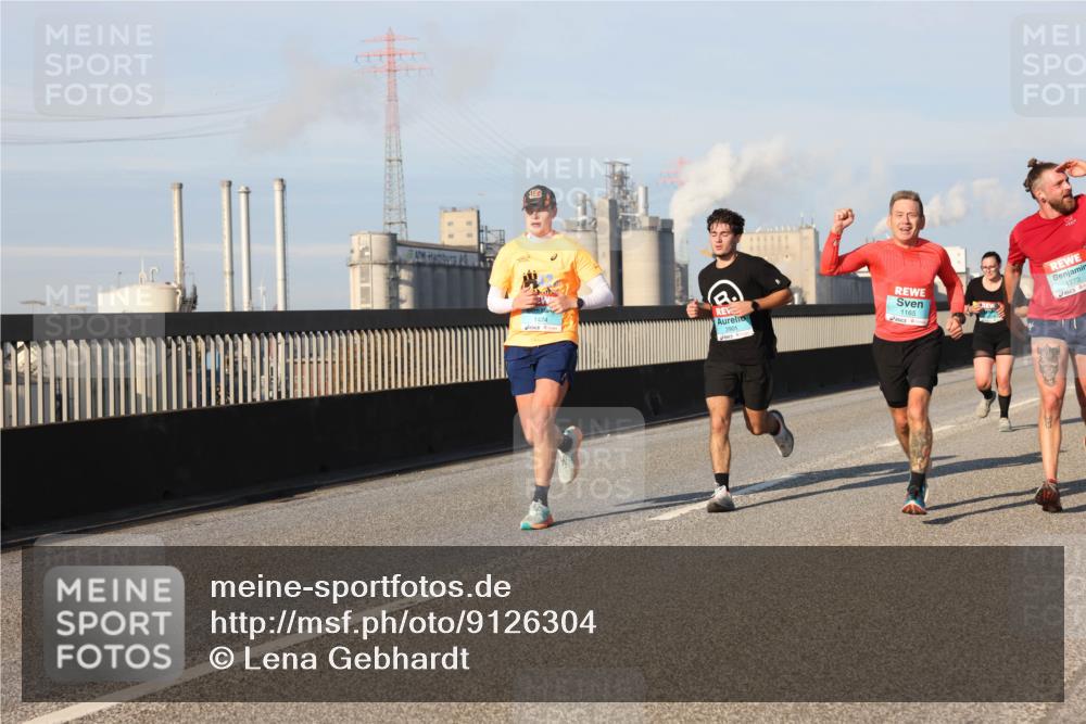 03.10.2025 - Köhlbrandbrückenlauf Lena Gebhardt http://msf.ph/oto/9126304 03.10.2025 09:46:16 Position 2 1, 1165, 1273 meine-sportfotos.de