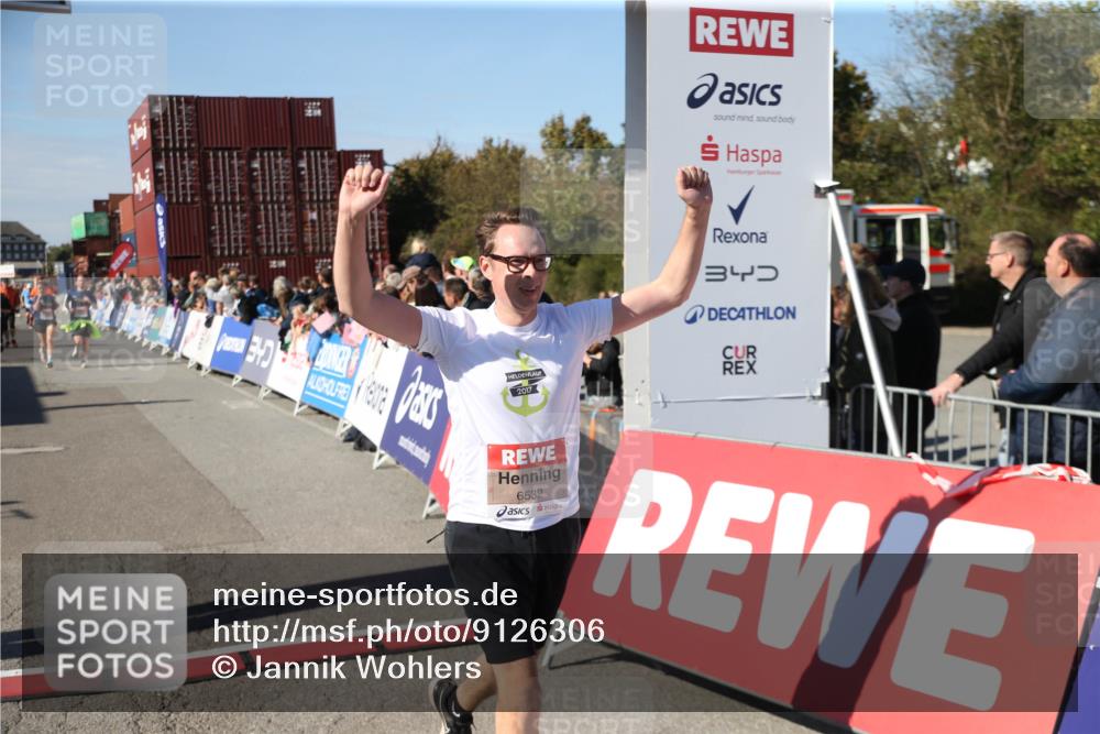 03.10.2025 - Köhlbrandbrückenlauf Jannik Wohlers http://msf.ph/oto/9126306 03.10.2025 13:21:53 Ziel 4064, 4067, 4139, 4843, 5329, 5345, 5901, 5981, 6005, 6532, 6662, 6684, 6687 meine-sportfotos.de