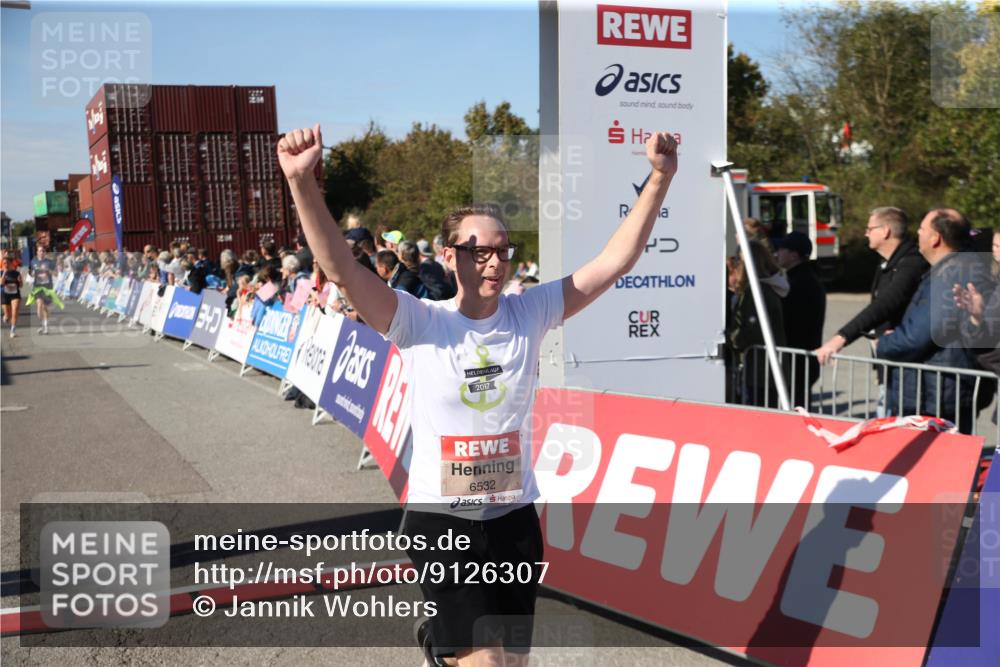 03.10.2025 - Köhlbrandbrückenlauf Jannik Wohlers http://msf.ph/oto/9126307 03.10.2025 13:21:53 Ziel 4064, 4067, 4139, 4843, 5329, 5345, 5901, 5981, 6005, 6532, 6662, 6684, 6687 meine-sportfotos.de