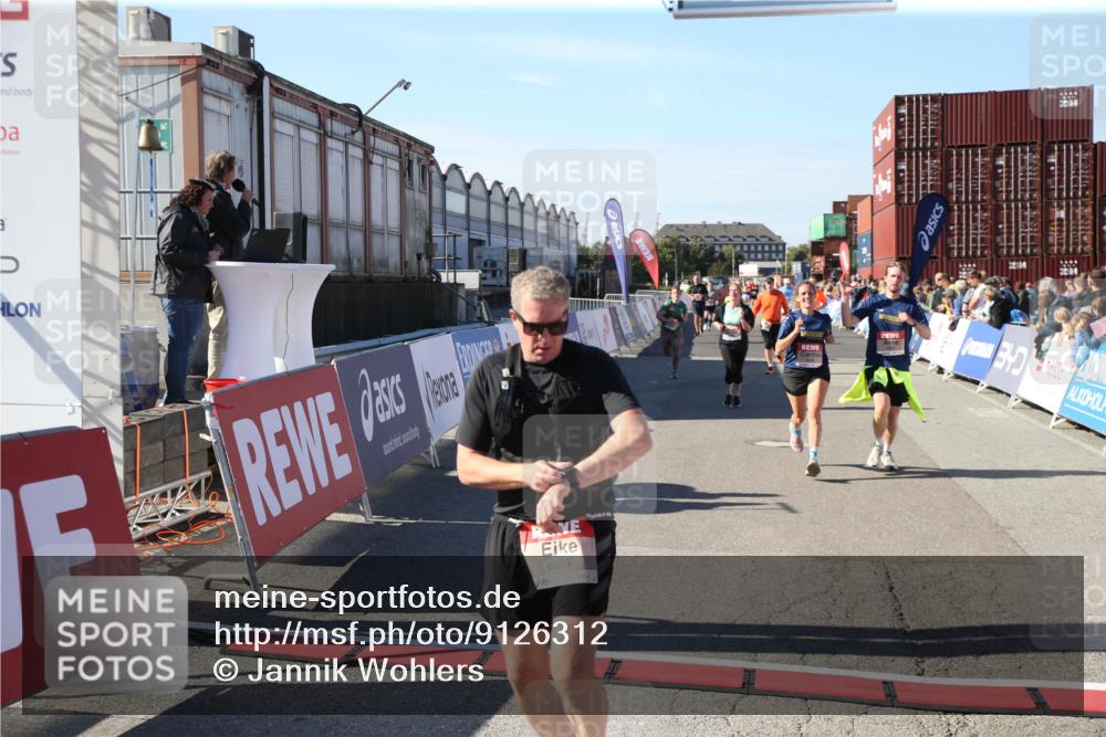 03.10.2025 - Köhlbrandbrückenlauf Jannik Wohlers http://msf.ph/oto/9126312 03.10.2025 13:21:58 Ziel 4291, 4843, 5776, 6005, 6237, 6332, 6532, 6684, 6687, 6729 meine-sportfotos.de
