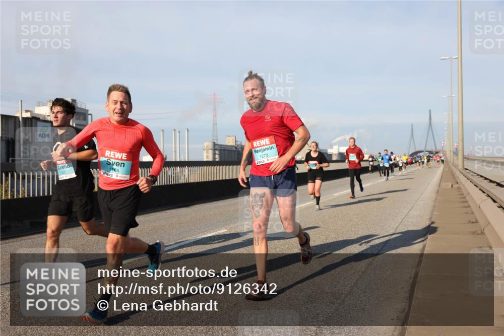 03.10.2025 - Köhlbrandbrückenlauf Lena Gebhardt http://msf.ph/oto/9126342 03.10.2025 09:46:18 Position 2 2901, 1165, 1273 meine-sportfotos.de