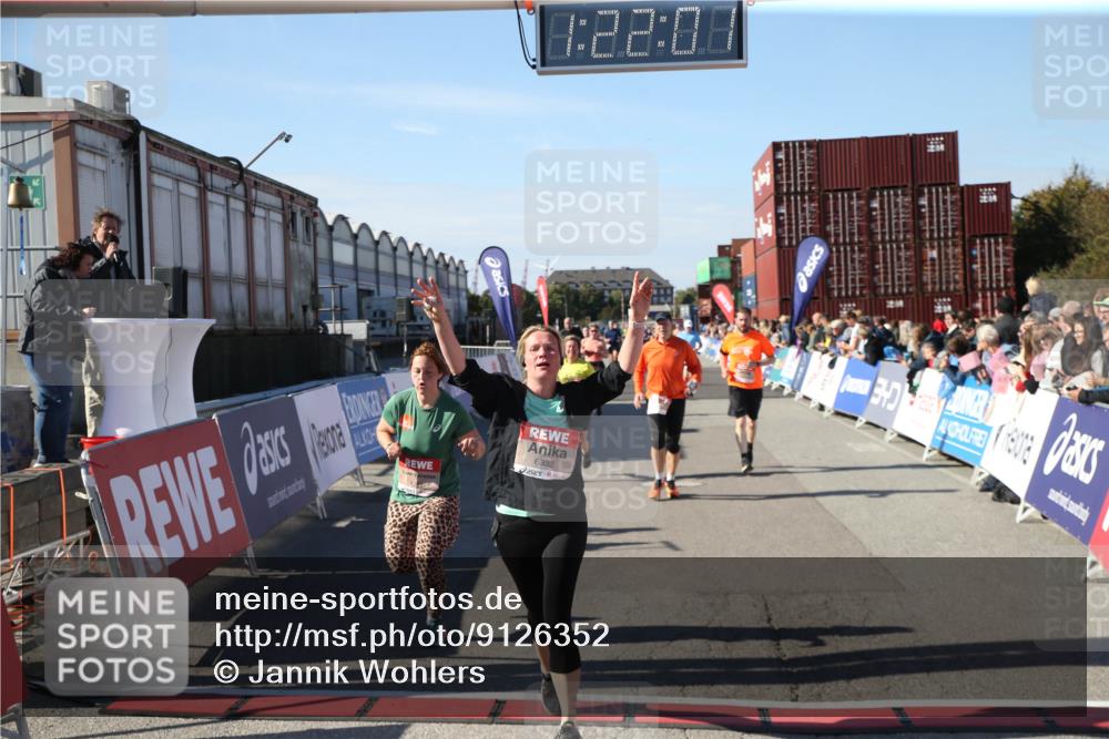 03.10.2025 - Köhlbrandbrückenlauf Jannik Wohlers http://msf.ph/oto/9126352 03.10.2025 13:22:02 Ziel 4291, 5180, 5776, 6005, 6237, 6332, 6684, 6687, 6729 meine-sportfotos.de