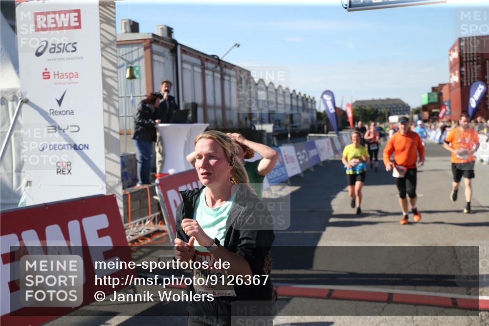03.10.2025 - Köhlbrandbrückenlauf Jannik Wohlers http://msf.ph/oto/9126367 03.10.2025 13:22:03 Ziel 4291, 5180, 5776, 6005, 6173, 6237, 6332, 6416, 6684, 6687, 6729 meine-sportfotos.de