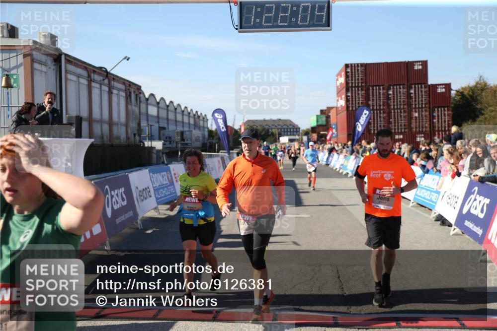 03.10.2025 - Köhlbrandbrückenlauf Jannik Wohlers http://msf.ph/oto/9126381 03.10.2025 13:22:05 Ziel 4291, 4934, 5180, 5776, 6005, 6173, 6237, 6332, 6416, 6684, 6687, 6729 meine-sportfotos.de