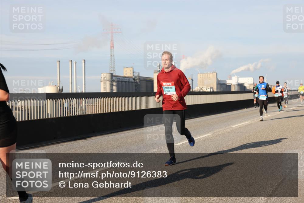 03.10.2025 - Köhlbrandbrückenlauf Lena Gebhardt http://msf.ph/oto/9126383 03.10.2025 09:46:20 Position 2 1225 meine-sportfotos.de
