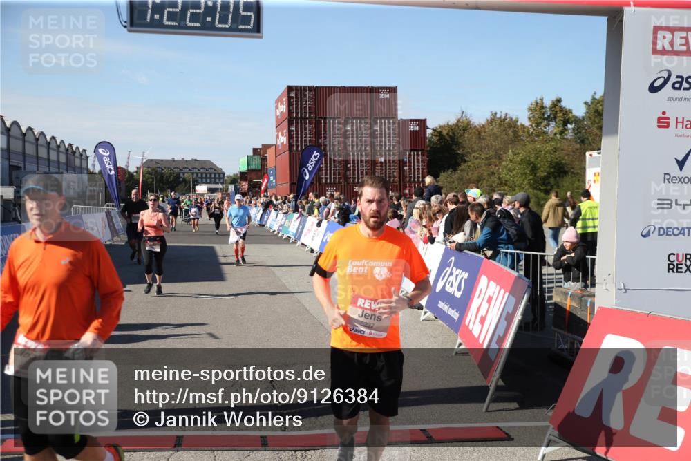 03.10.2025 - Köhlbrandbrückenlauf Jannik Wohlers http://msf.ph/oto/9126384 03.10.2025 13:22:05 Ziel 4291, 4934, 5180, 5776, 6005, 6173, 6237, 6332, 6416, 6684, 6687, 6729 meine-sportfotos.de