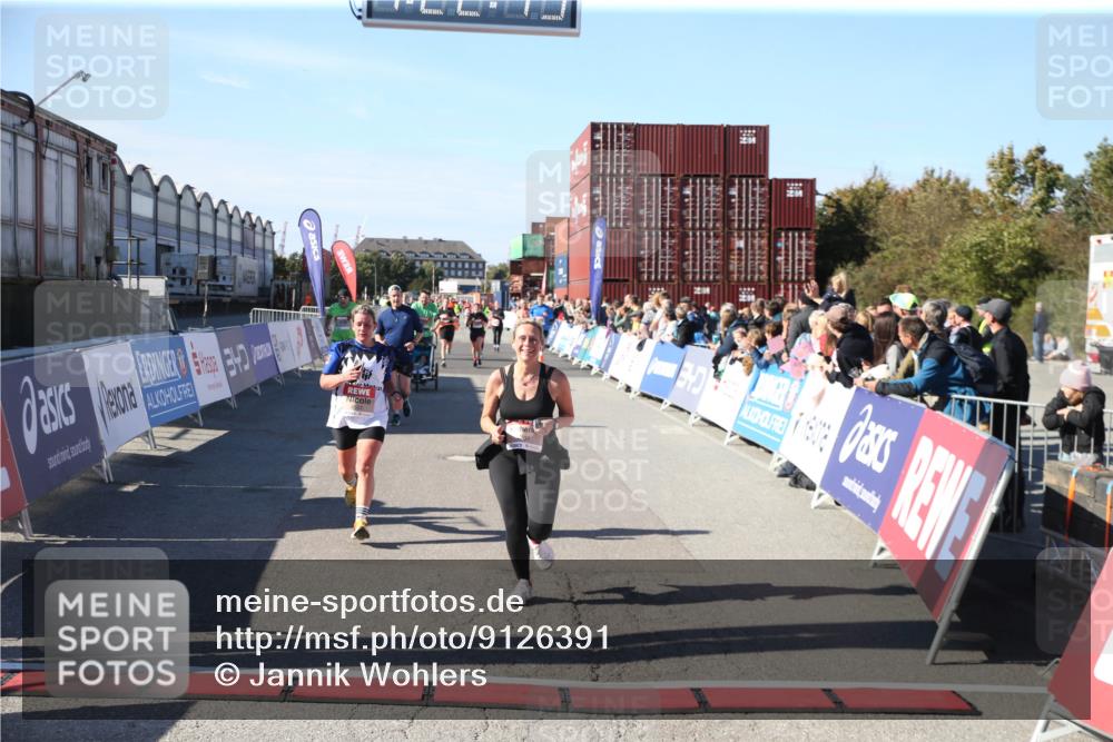 03.10.2025 - Köhlbrandbrückenlauf Jannik Wohlers http://msf.ph/oto/9126391 03.10.2025 13:22:13 Ziel 4239, 4706, 4934, 5072, 5180, 5235, 5720, 5776, 6173, 6237, 6416, 6531, 6729 meine-sportfotos.de