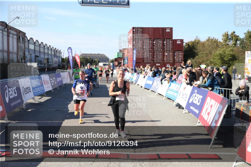 03.10.2025 - Köhlbrandbrückenlauf Jannik Wohlers http://msf.ph/oto/9126394 03.10.2025 13:22:14 Ziel 4239, 4706, 4934, 5072, 5180, 5235, 5400, 5401, 5720, 6173, 6237, 6416, 6531, 6729 meine-sportfotos.de