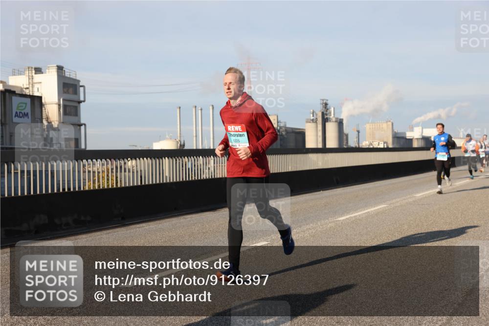 03.10.2025 - Köhlbrandbrückenlauf Lena Gebhardt http://msf.ph/oto/9126397 03.10.2025 09:46:21 Position 2 1225 meine-sportfotos.de