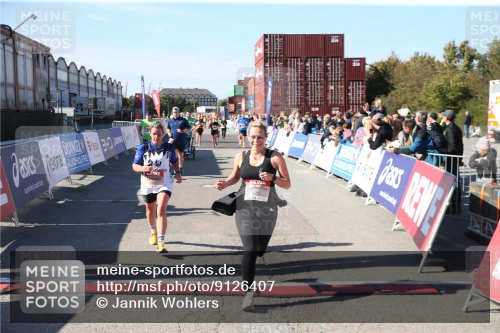 03.10.2025 - Köhlbrandbrückenlauf Jannik Wohlers http://msf.ph/oto/9126407 03.10.2025 13:22:14 Ziel 4239, 4706, 4934, 5072, 5180, 5235, 5400, 5401, 5720, 6173, 6237, 6416, 6531, 6729 meine-sportfotos.de