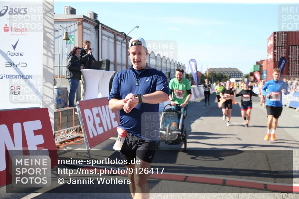 03.10.2025 - Köhlbrandbrückenlauf Jannik Wohlers http://msf.ph/oto/9126417 03.10.2025 13:22:19 Ziel 4239, 4706, 4934, 5072, 5235, 5272, 5400, 5401, 5720, 5851, 5929, 6173, 6188, 6416, 6531 meine-sportfotos.de