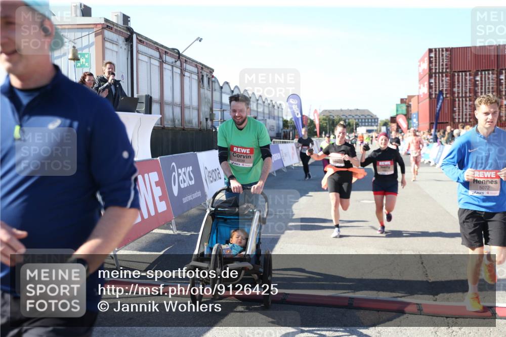 03.10.2025 - Köhlbrandbrückenlauf Jannik Wohlers http://msf.ph/oto/9126425 03.10.2025 13:22:20 Ziel 4239, 4706, 4934, 5072, 5235, 5272, 5400, 5401, 5720, 5851, 5929, 6188, 6531 meine-sportfotos.de