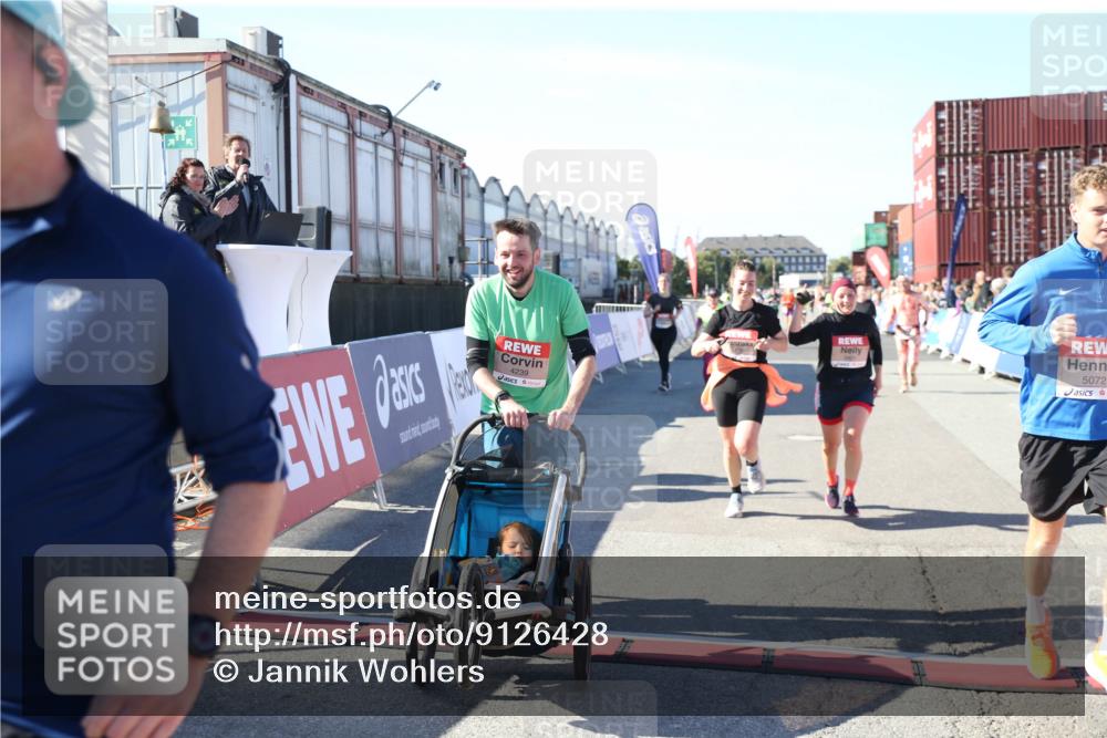 03.10.2025 - Köhlbrandbrückenlauf Jannik Wohlers http://msf.ph/oto/9126428 03.10.2025 13:22:20 Ziel 4239, 4706, 4934, 5072, 5235, 5272, 5400, 5401, 5720, 5851, 5929, 6188, 6531 meine-sportfotos.de