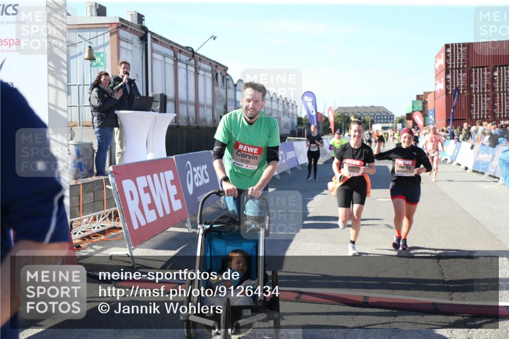 03.10.2025 - Köhlbrandbrückenlauf Jannik Wohlers http://msf.ph/oto/9126434 03.10.2025 13:22:20 Ziel 4239, 4706, 4934, 5072, 5235, 5272, 5400, 5401, 5720, 5851, 5929, 6188, 6531 meine-sportfotos.de