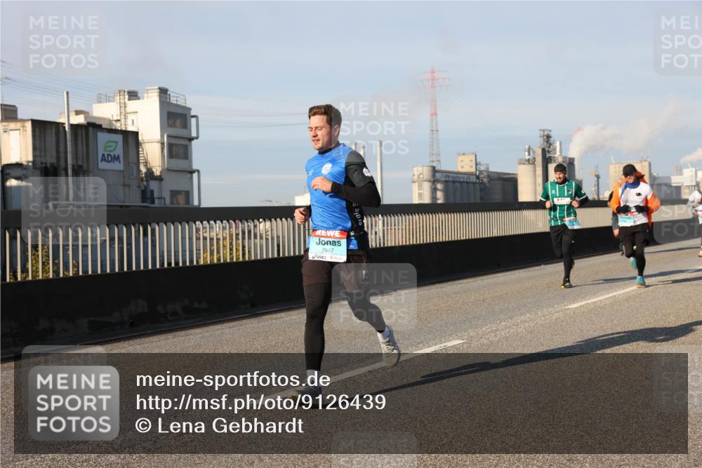 03.10.2025 - Köhlbrandbrückenlauf Lena Gebhardt http://msf.ph/oto/9126439 03.10.2025 09:46:24 Position 2 2947 meine-sportfotos.de