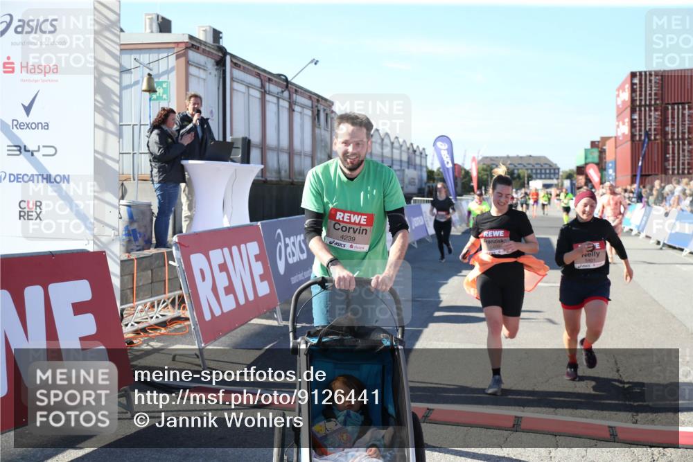 03.10.2025 - Köhlbrandbrückenlauf Jannik Wohlers http://msf.ph/oto/9126441 03.10.2025 13:22:21 Ziel 4239, 4706, 5072, 5235, 5272, 5400, 5401, 5720, 5851, 5929, 6188, 6531 meine-sportfotos.de