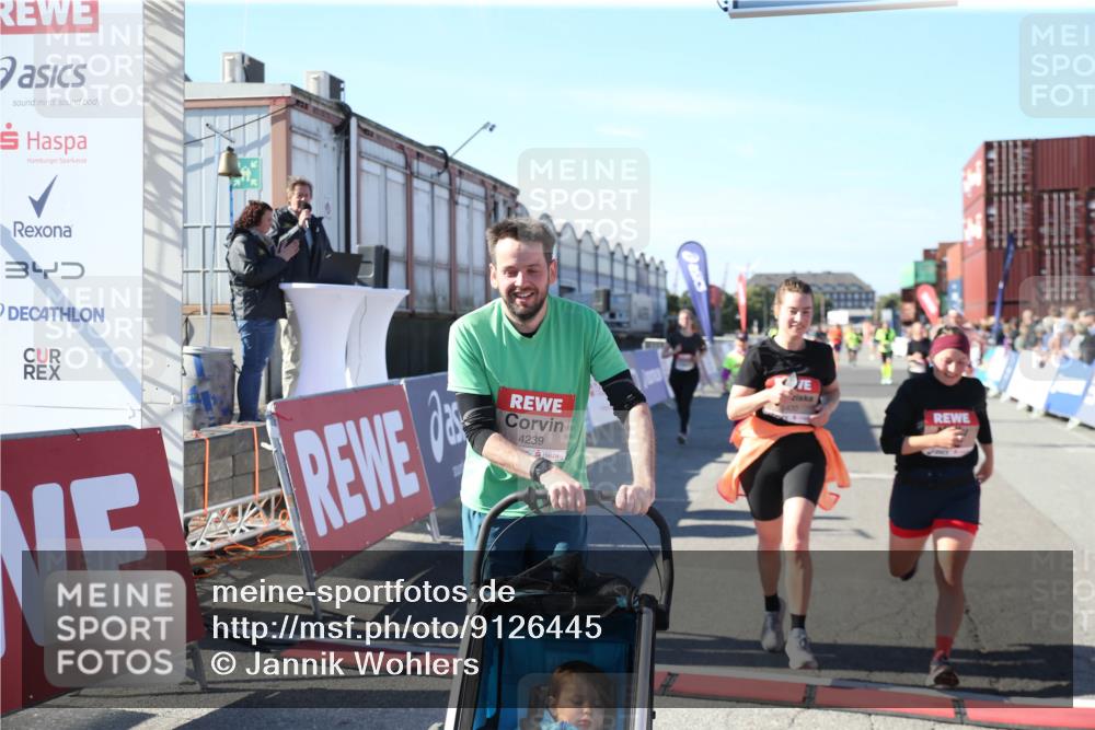 03.10.2025 - Köhlbrandbrückenlauf Jannik Wohlers http://msf.ph/oto/9126445 03.10.2025 13:22:21 Ziel 4239, 4706, 5072, 5235, 5272, 5400, 5401, 5720, 5851, 5929, 6188, 6531 meine-sportfotos.de