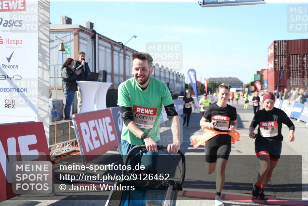 03.10.2025 - Köhlbrandbrückenlauf Jannik Wohlers http://msf.ph/oto/9126452 03.10.2025 13:22:21 Ziel 4239, 4706, 5072, 5235, 5272, 5400, 5401, 5720, 5851, 5929, 6188, 6531 meine-sportfotos.de