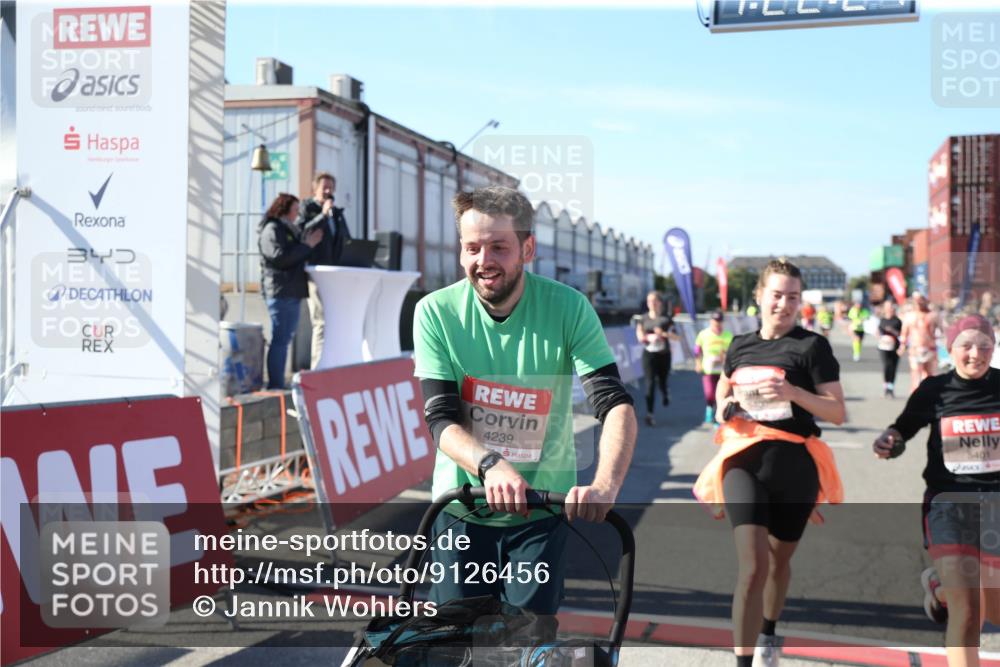 03.10.2025 - Köhlbrandbrückenlauf Jannik Wohlers http://msf.ph/oto/9126456 03.10.2025 13:22:21 Ziel 4239, 4706, 5072, 5235, 5272, 5400, 5401, 5720, 5851, 5929, 6188, 6531 meine-sportfotos.de
