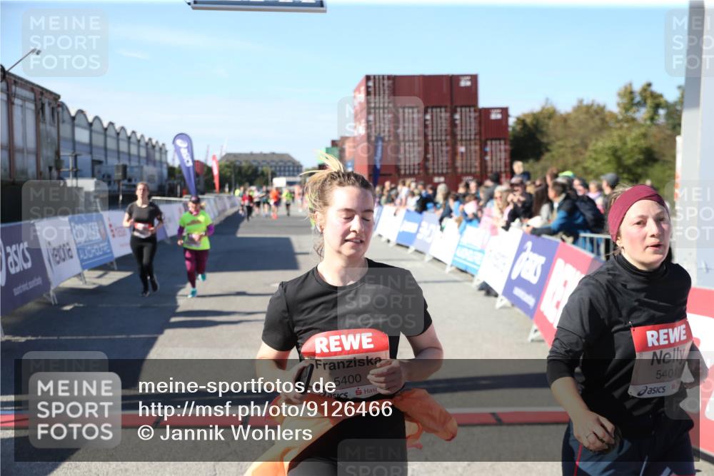 03.10.2025 - Köhlbrandbrückenlauf Jannik Wohlers http://msf.ph/oto/9126466 03.10.2025 13:22:22 Ziel 4239, 4706, 5072, 5235, 5272, 5400, 5401, 5720, 5851, 5929, 6188, 6531 meine-sportfotos.de